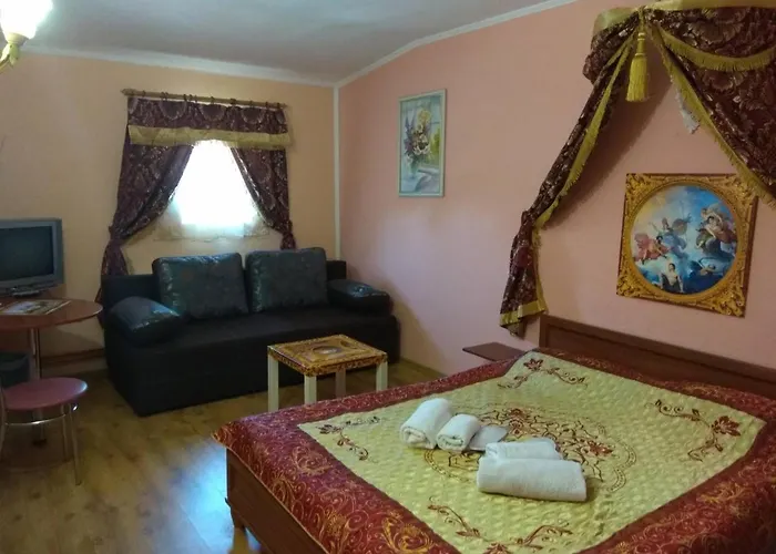 старый замок Отель *